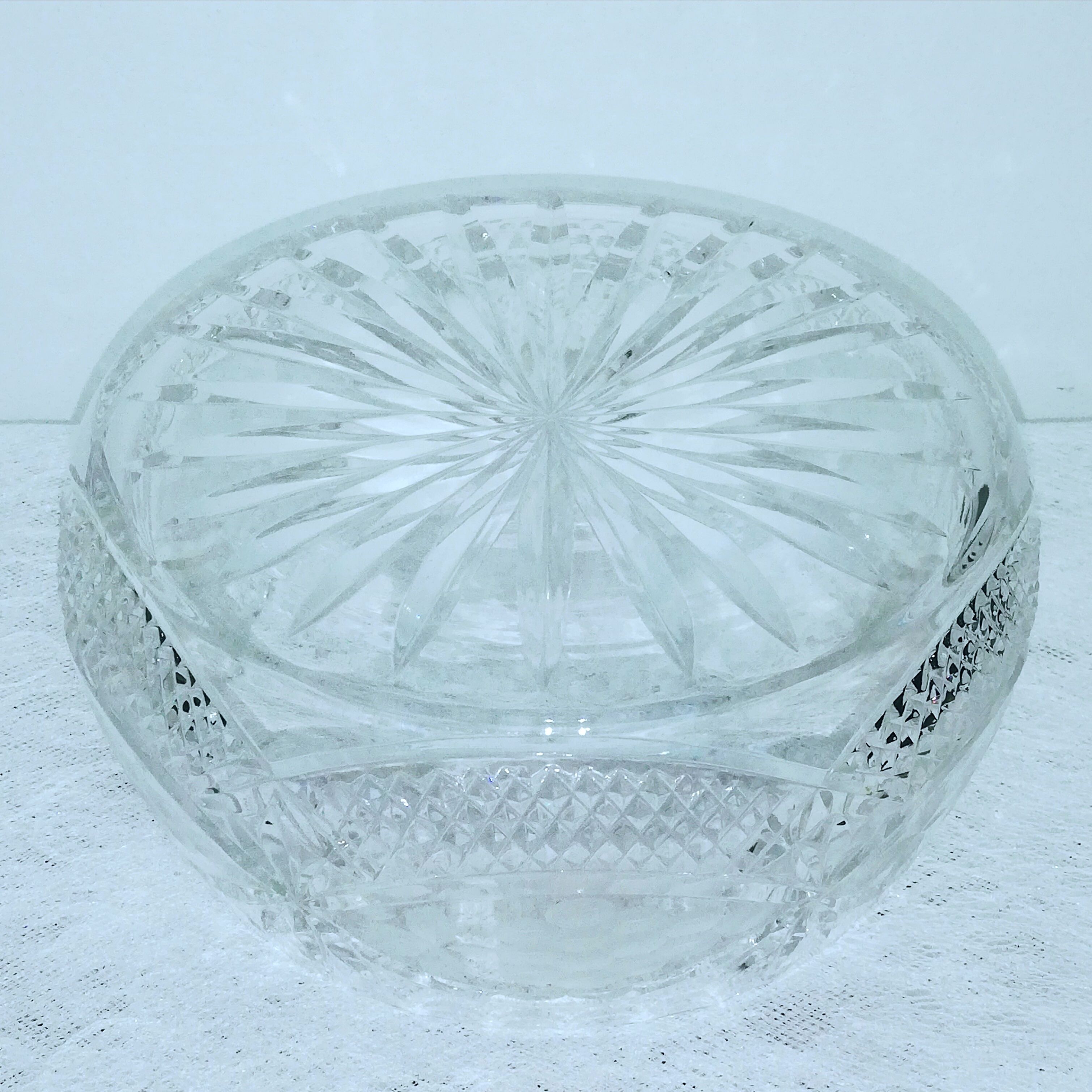 Salad bowl in cut and chiseled crystal