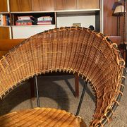 Set of 2 wicker armchairs and coffee table Raoul Guy 1950