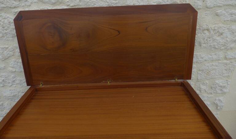 Weekly chest of drawers with secret shelf and its 7 drawers, made in the old-fashioned way from solid wood with knob