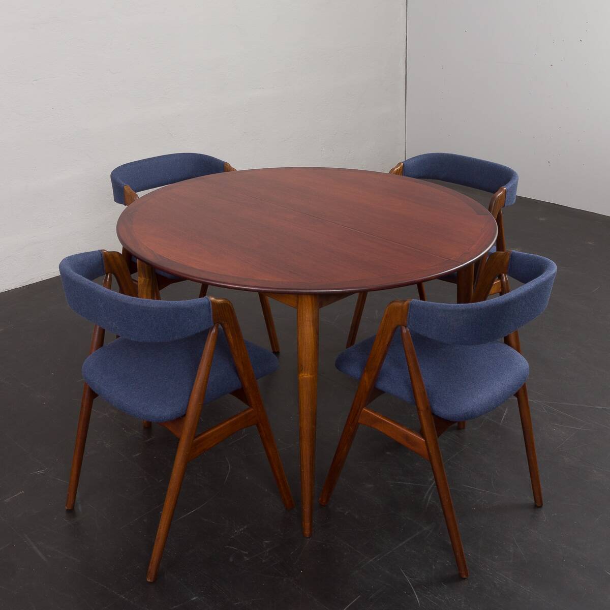 Circular dining table in rosewood, model 'PJ 2-5' by Grete Jalk