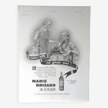 Une publicité papier alcool  anisette  Marie Brizard  femme   issue revue d'époque 1933