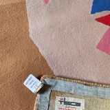 Tapis en laine touffetée à la main Tisca, signé “ILES”, France, années 1990