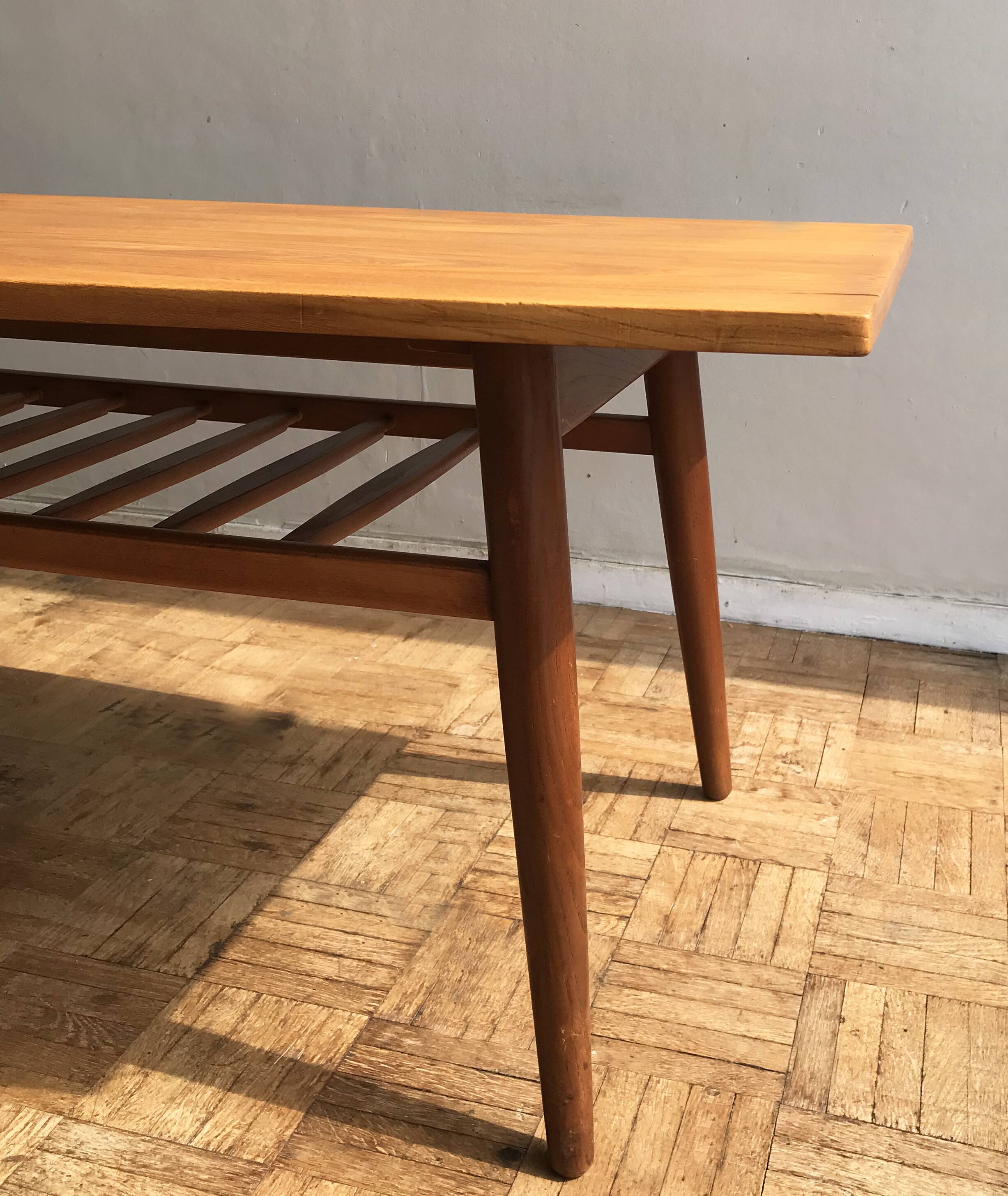 Table basse en teck clair, édition anglaise des années 1960