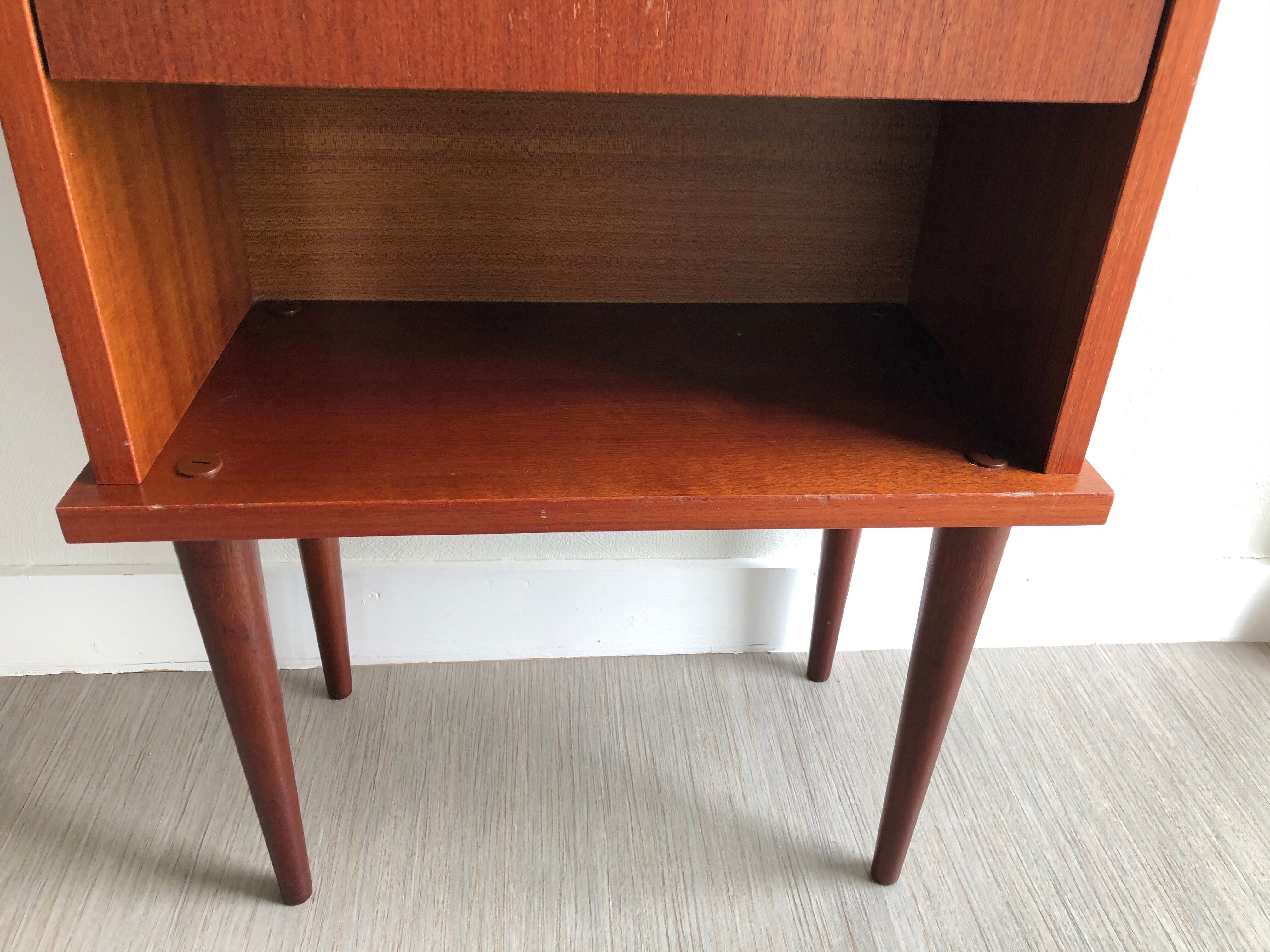 Bedside feet compass