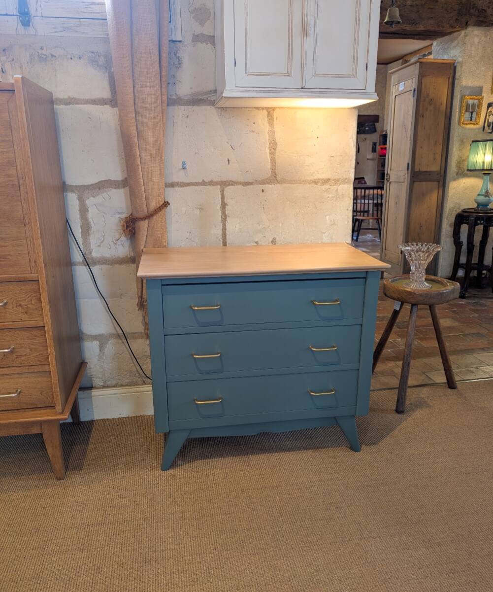 Vintage chest of drawers
