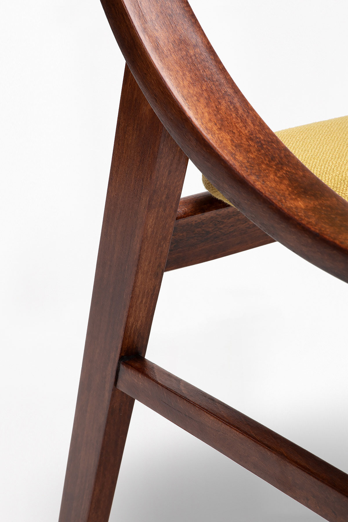 Ensemble de 4 chaises skoczek des années 1960.