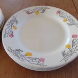 4 assiettes creuses et 4 assiettes plates anciennes au décor floral