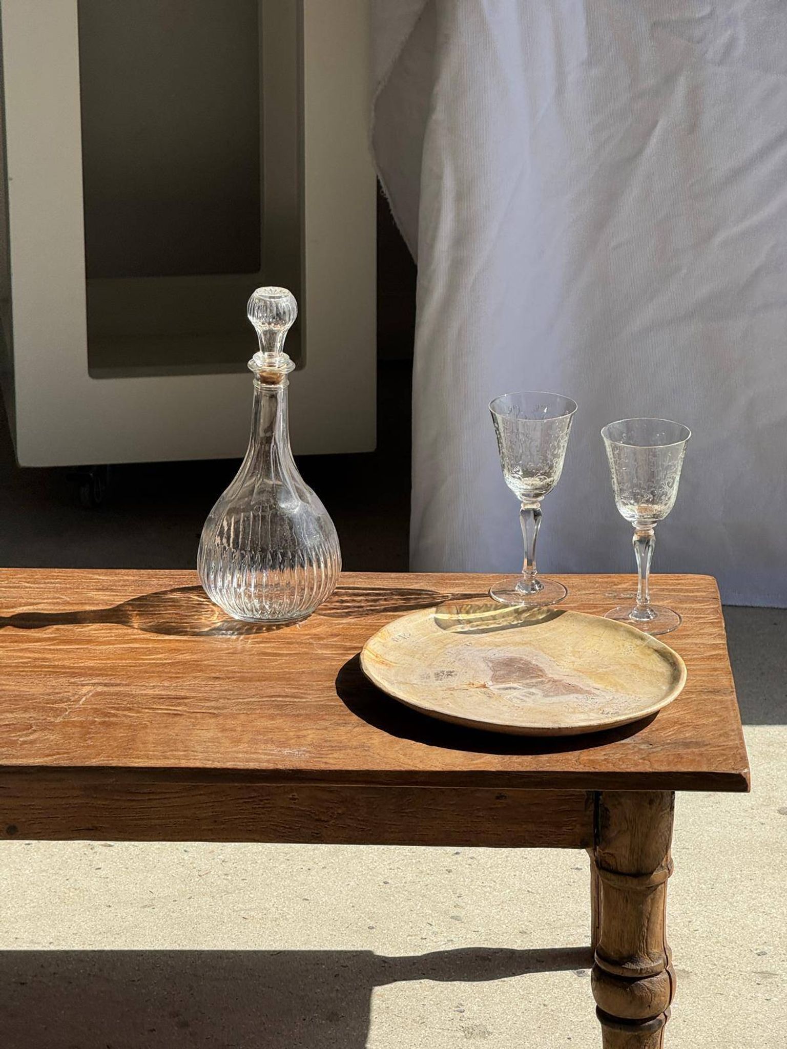 Petrified wood catchall or dish, beige with a brown spot in the centre, D24-27 -377.
