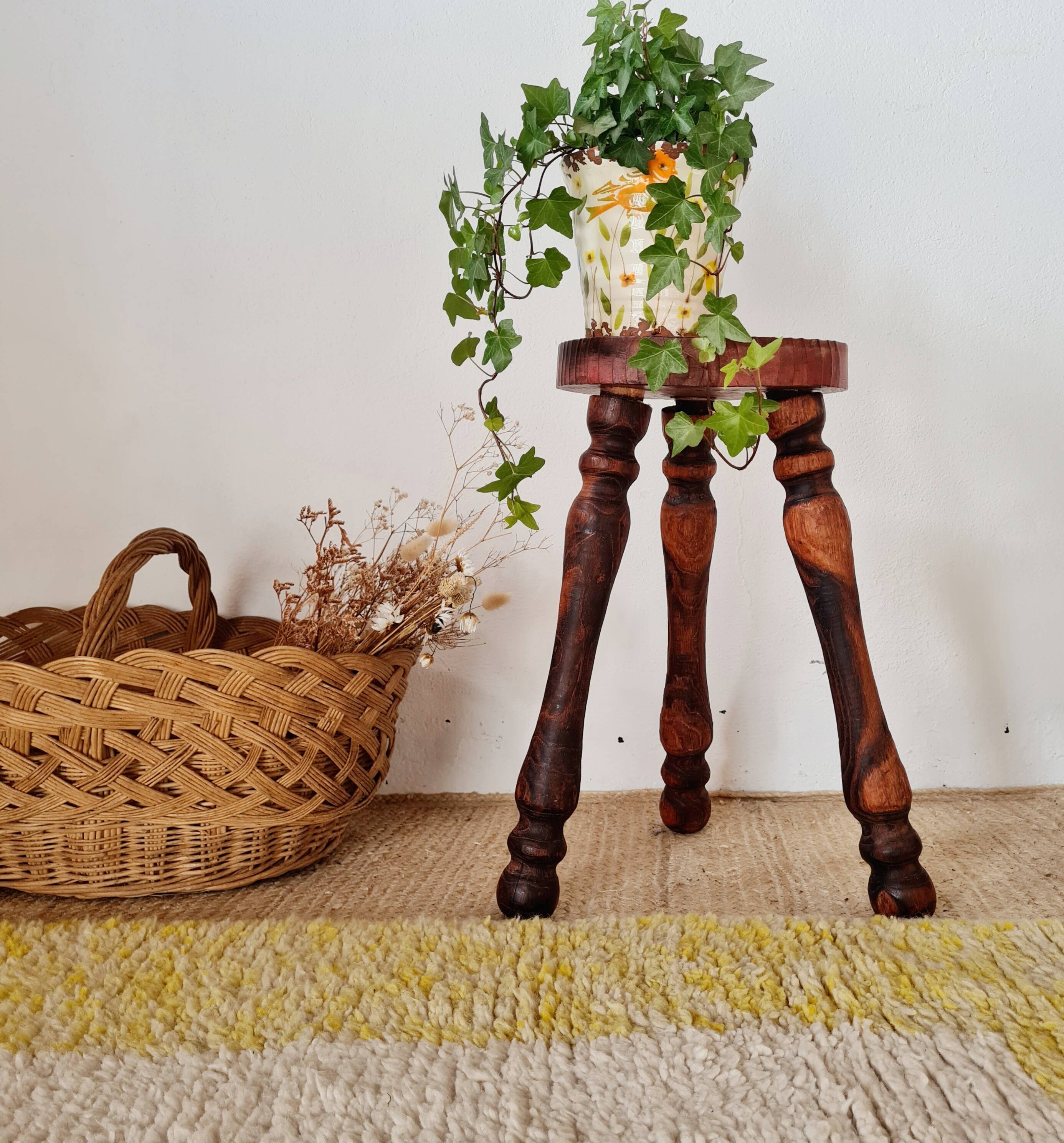 Tripod wooden stool - brutalist