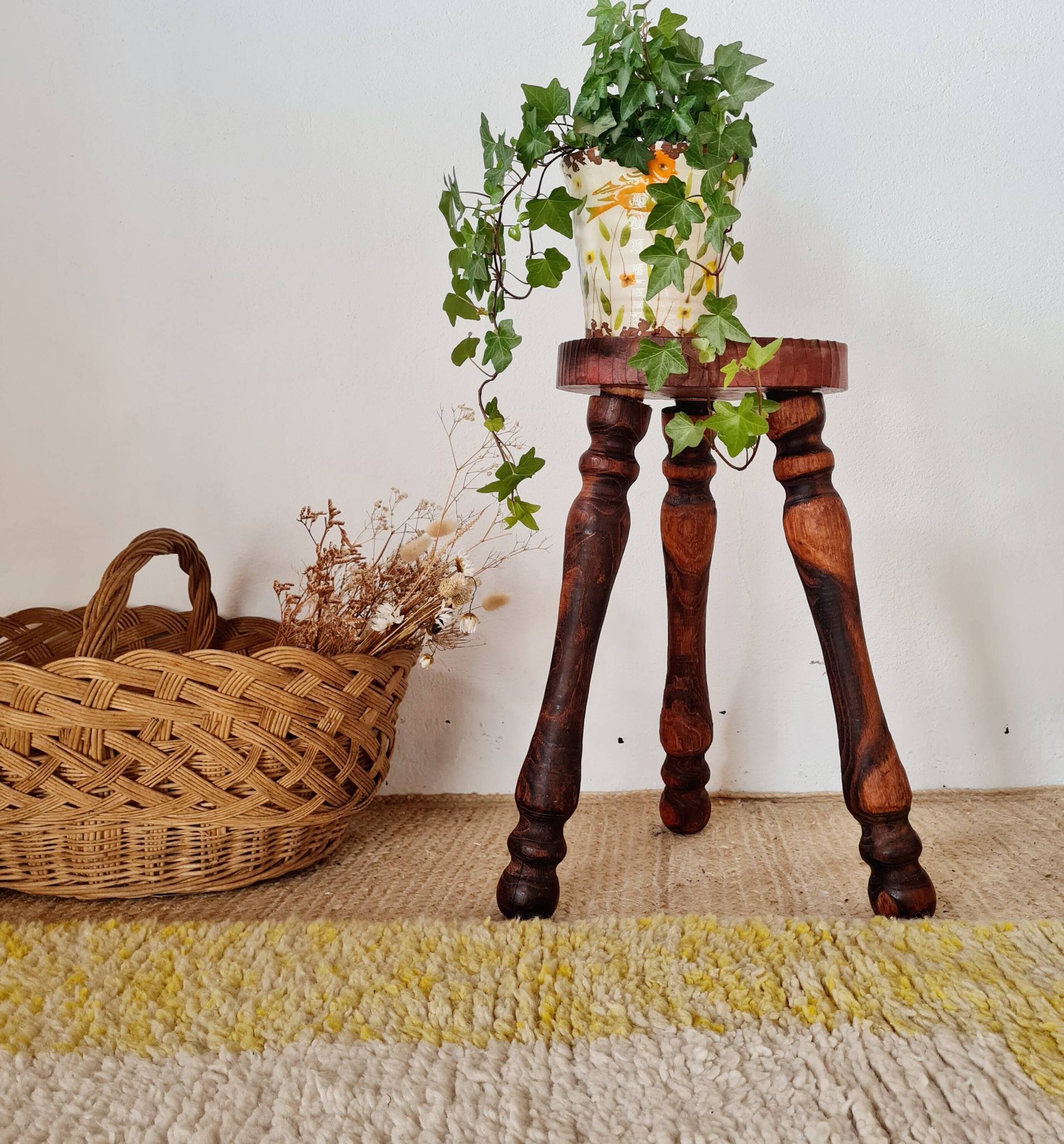 Tripod wooden stool - brutalist