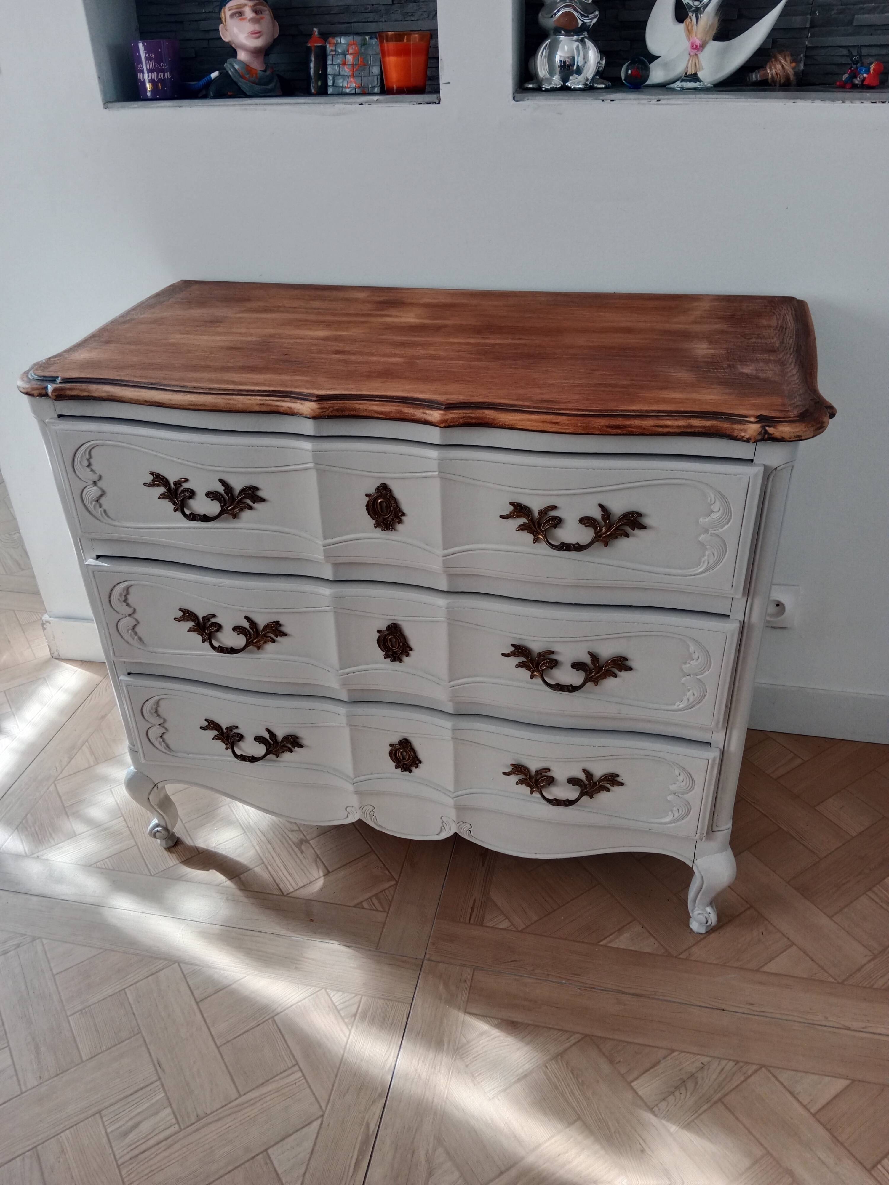 Crossbow chest of drawers