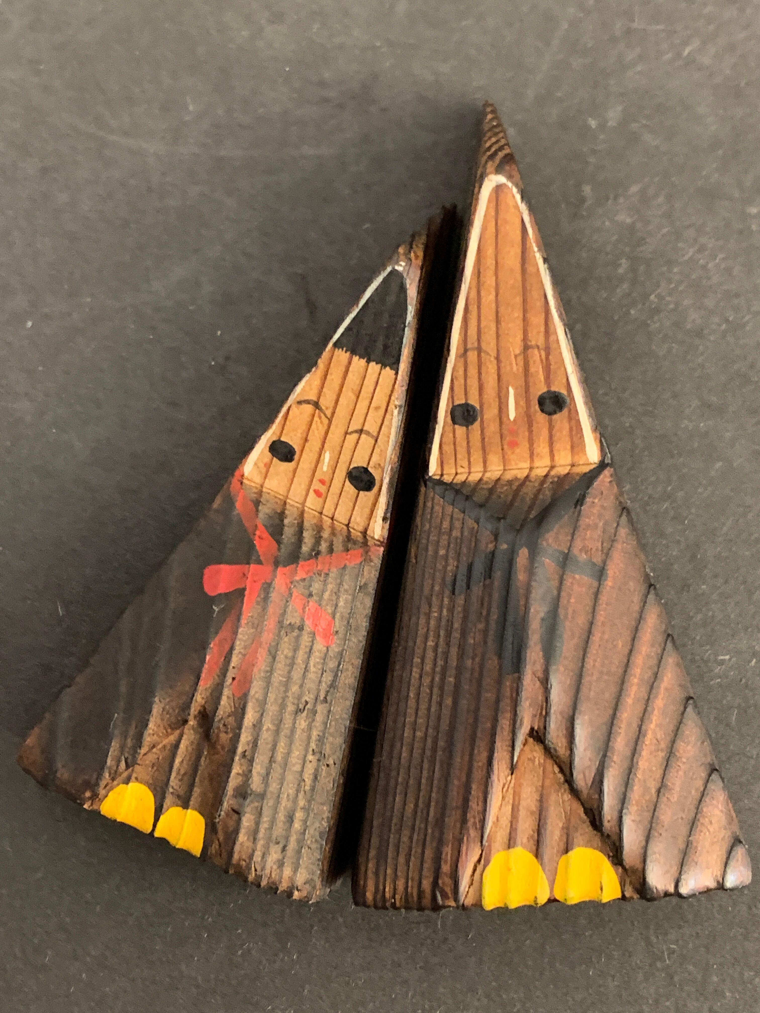 2 Japanese wooden dolls Kokeshi Yulinko