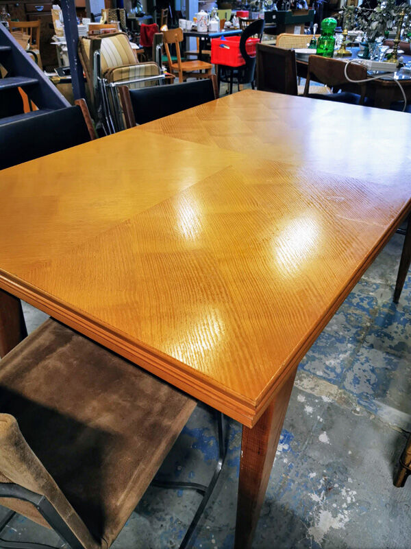 Expandable vintage table