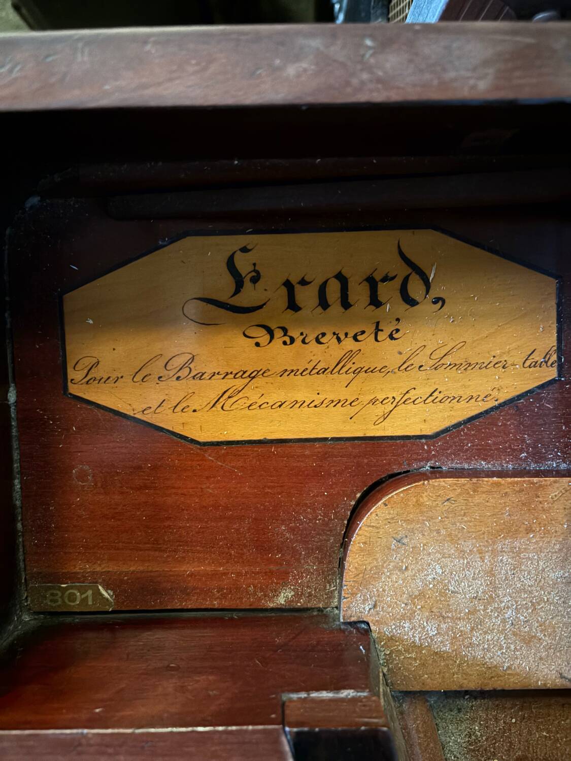 Piano Erard