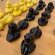 Box of 12 dog-shaped cutlery rests in yellow and black majolica.