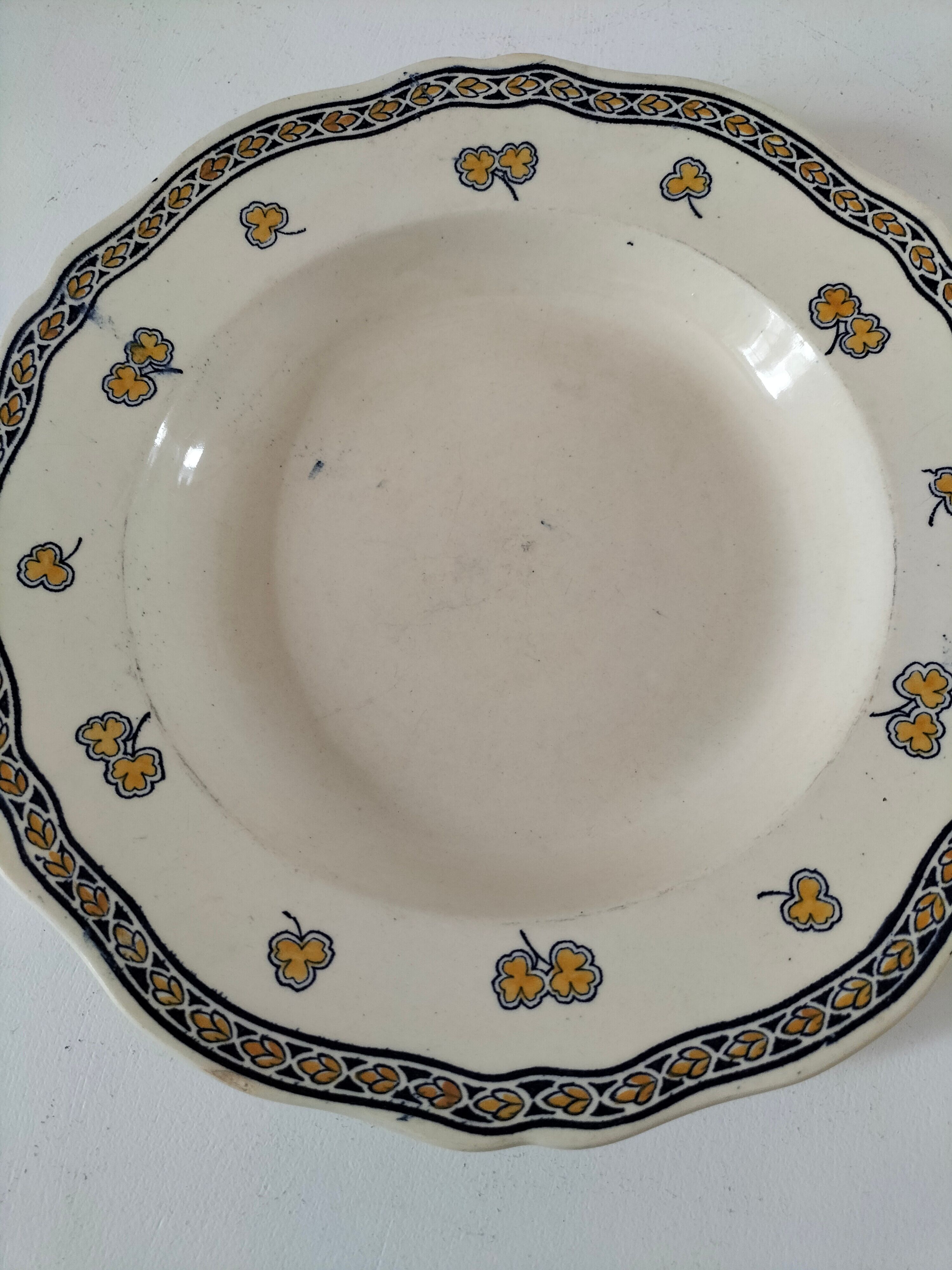 K&G Lunéville "Rouen Clover" plate circa 1880-1900