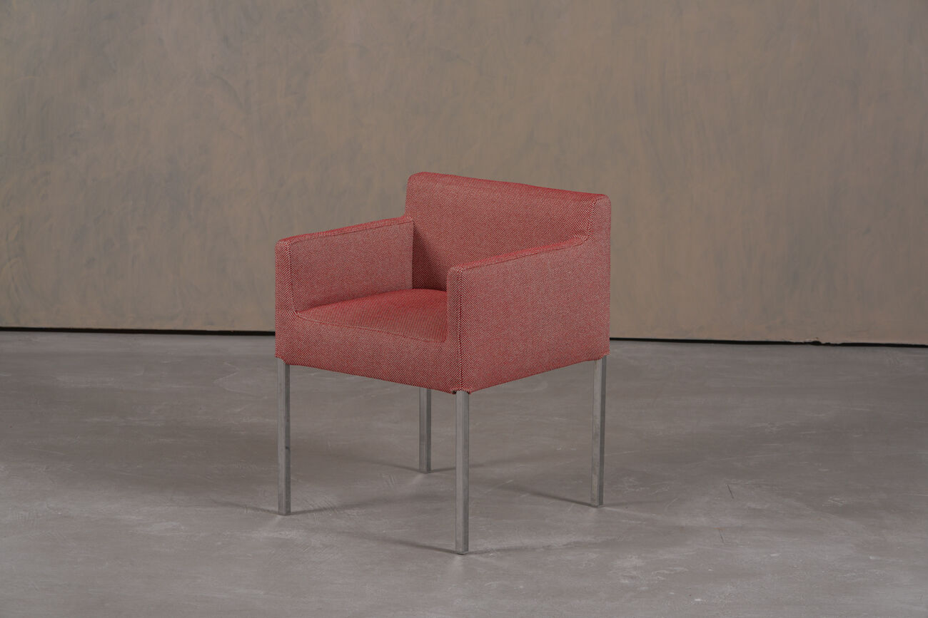 2 fauteuils Ligne Roset en tissu rose, France années 2000