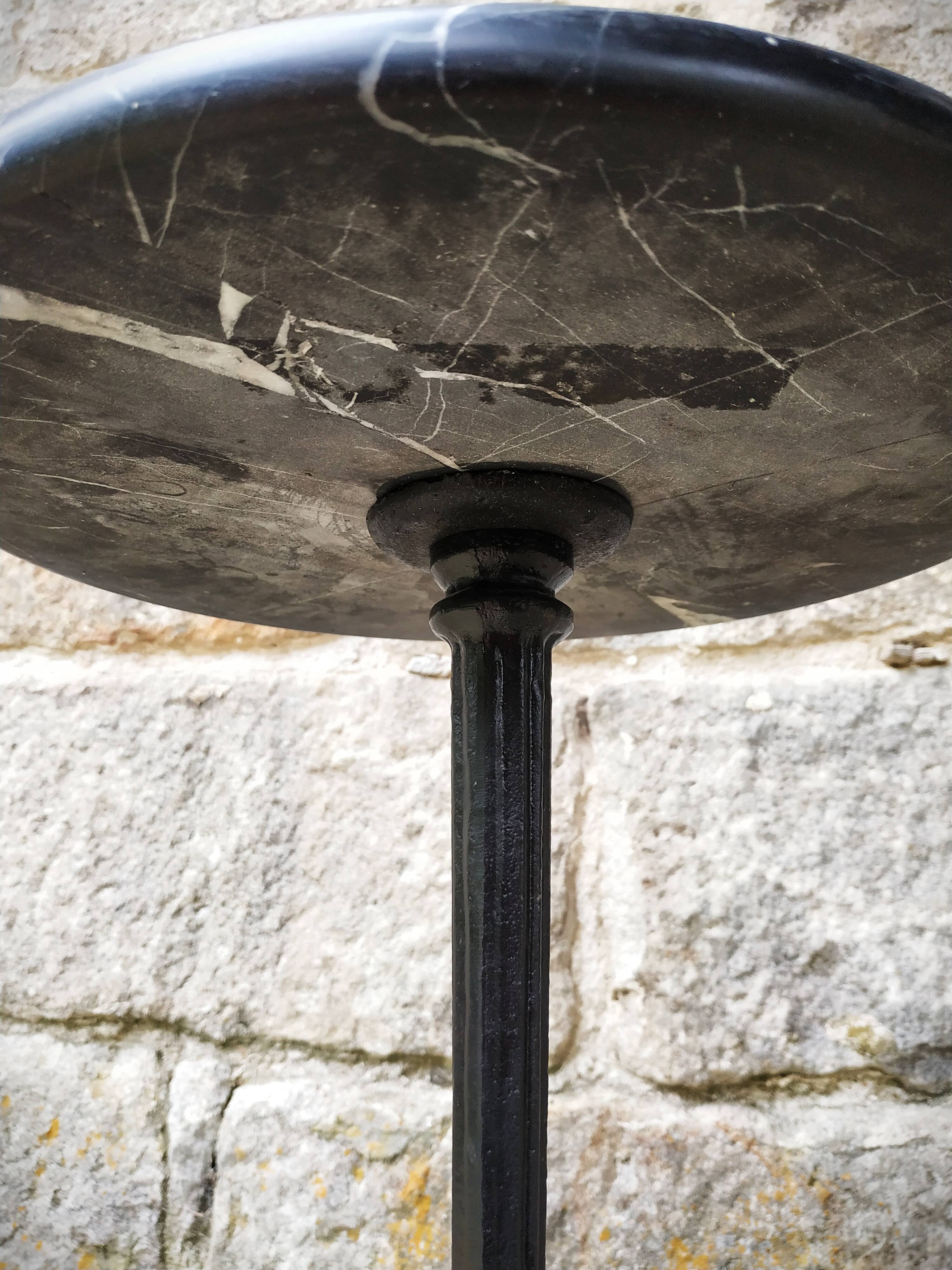 Small pedestal table in marble and cast iron