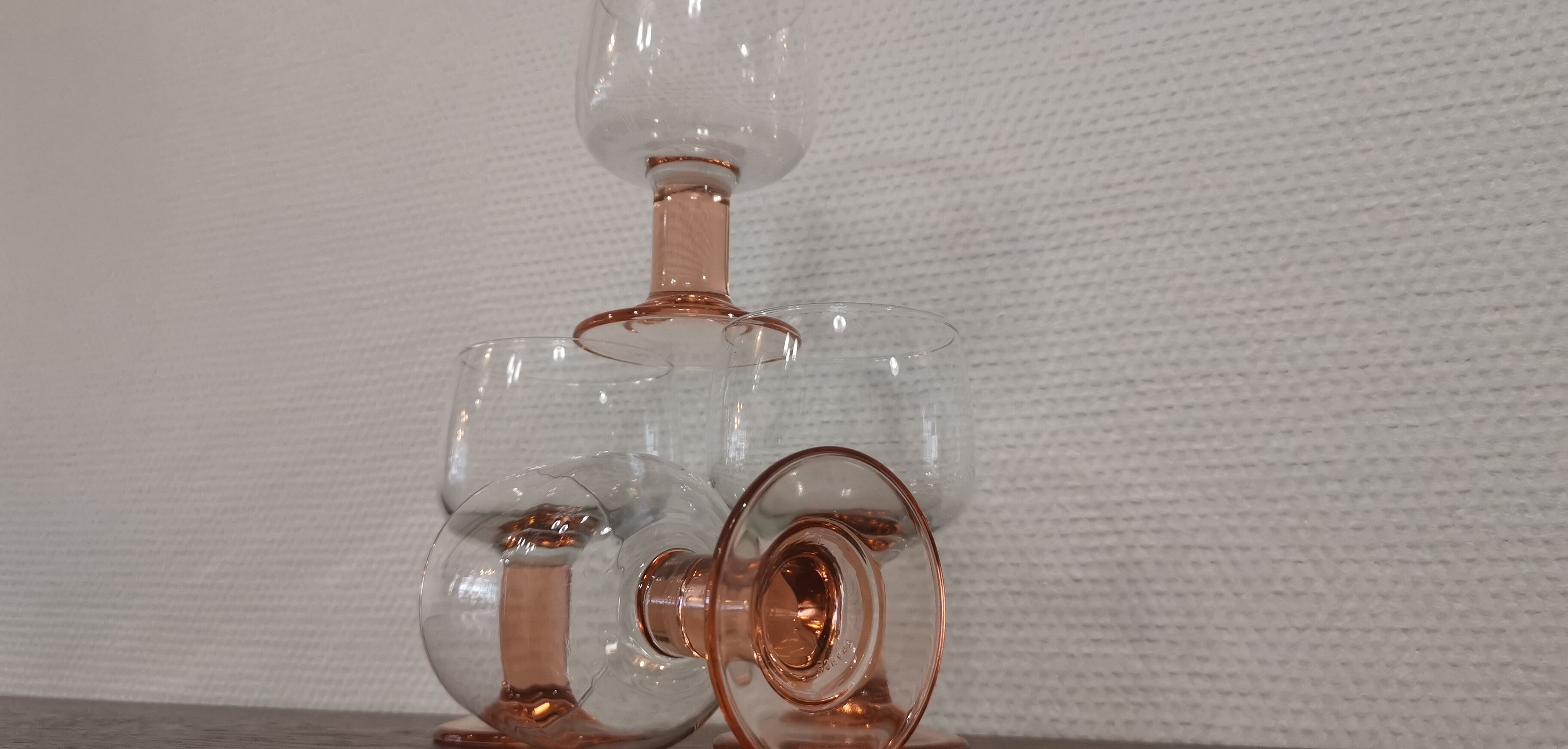Set of 4 large glasses with pink feet Luminarc France