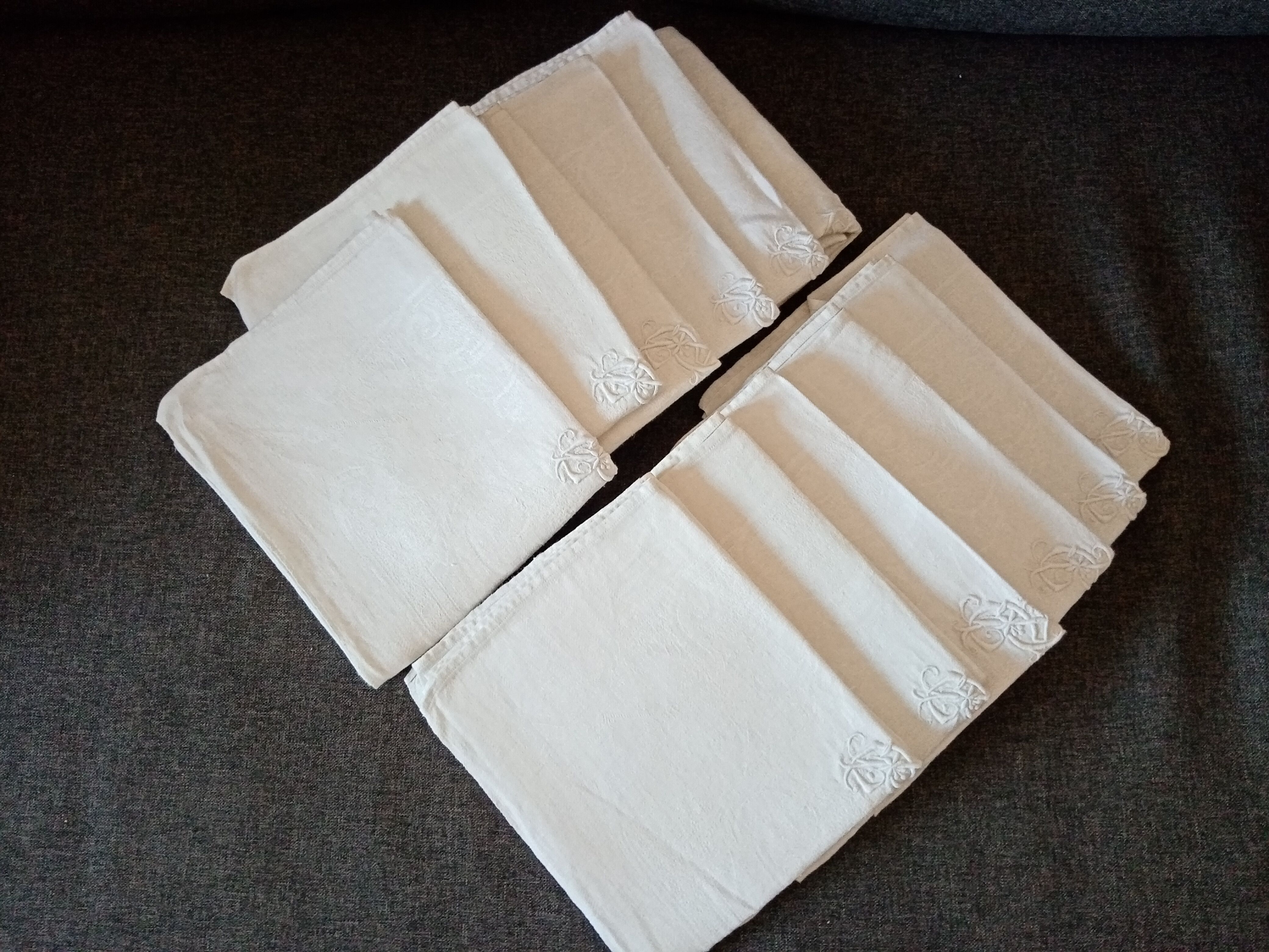 Tablecloth and its 12 damasee towels floral decorations rockery embroidered monogram