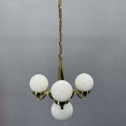 Chandelier en laiton et verre opalin Art Déco, années 1930