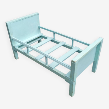 Doll bed