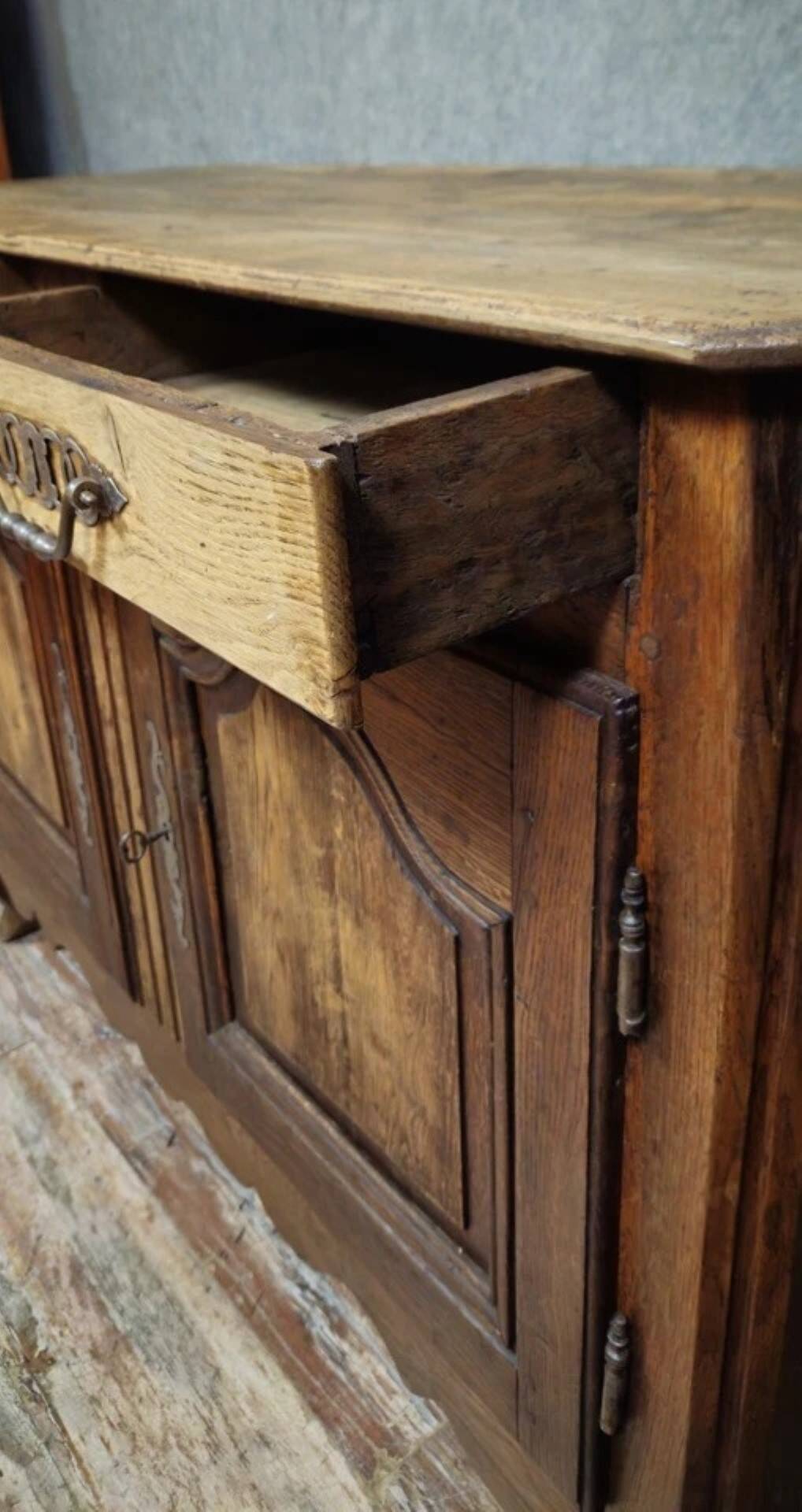 Buffet - very Louis XV style in solid oak from the 18th century.