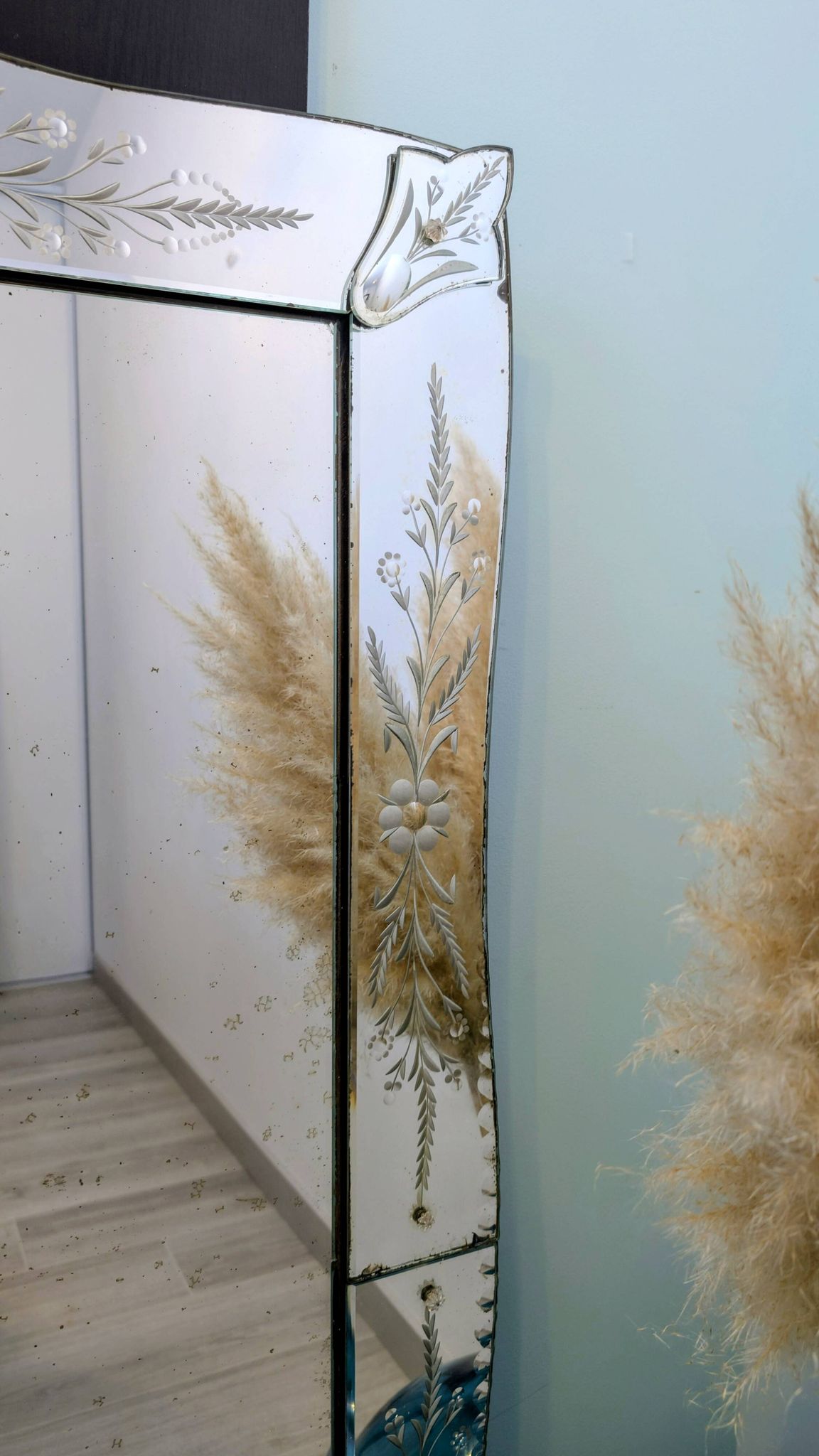 Large antique Venetian mirror – Murano flowers and engravings – 123 x 75 cm