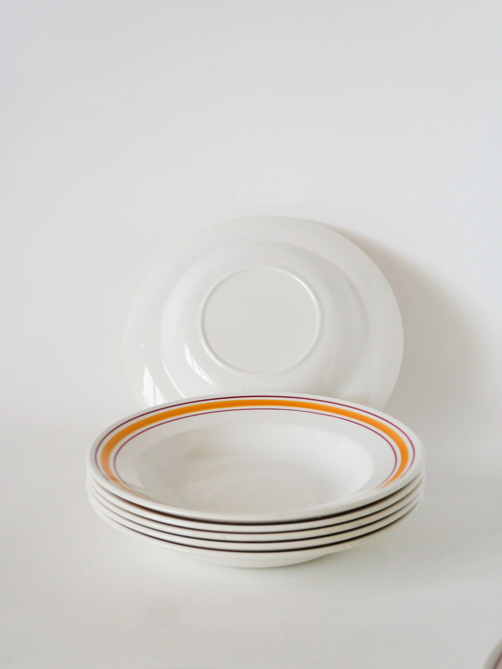 Set of 6 deep plates, yellow and burgundy borders, 1960.