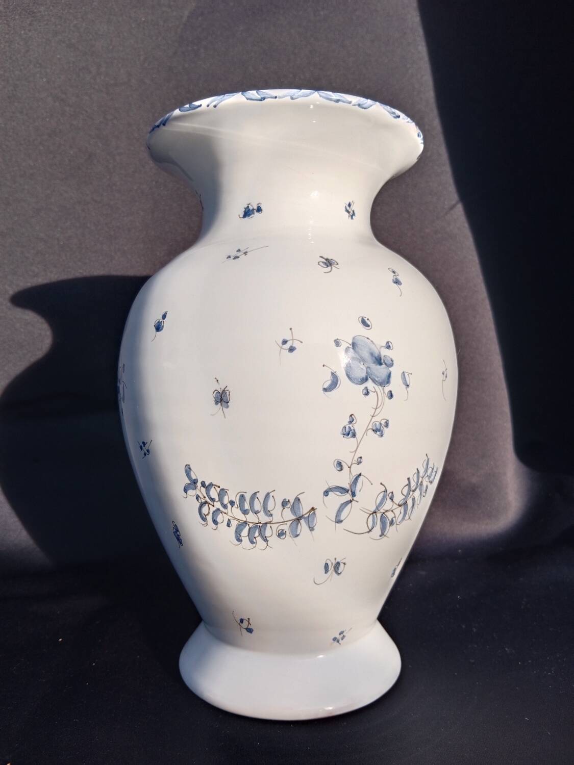 Moustiers vase
