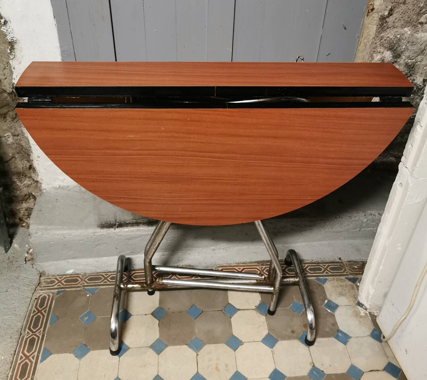 Table ronde pliante en Formica vintage | Selency