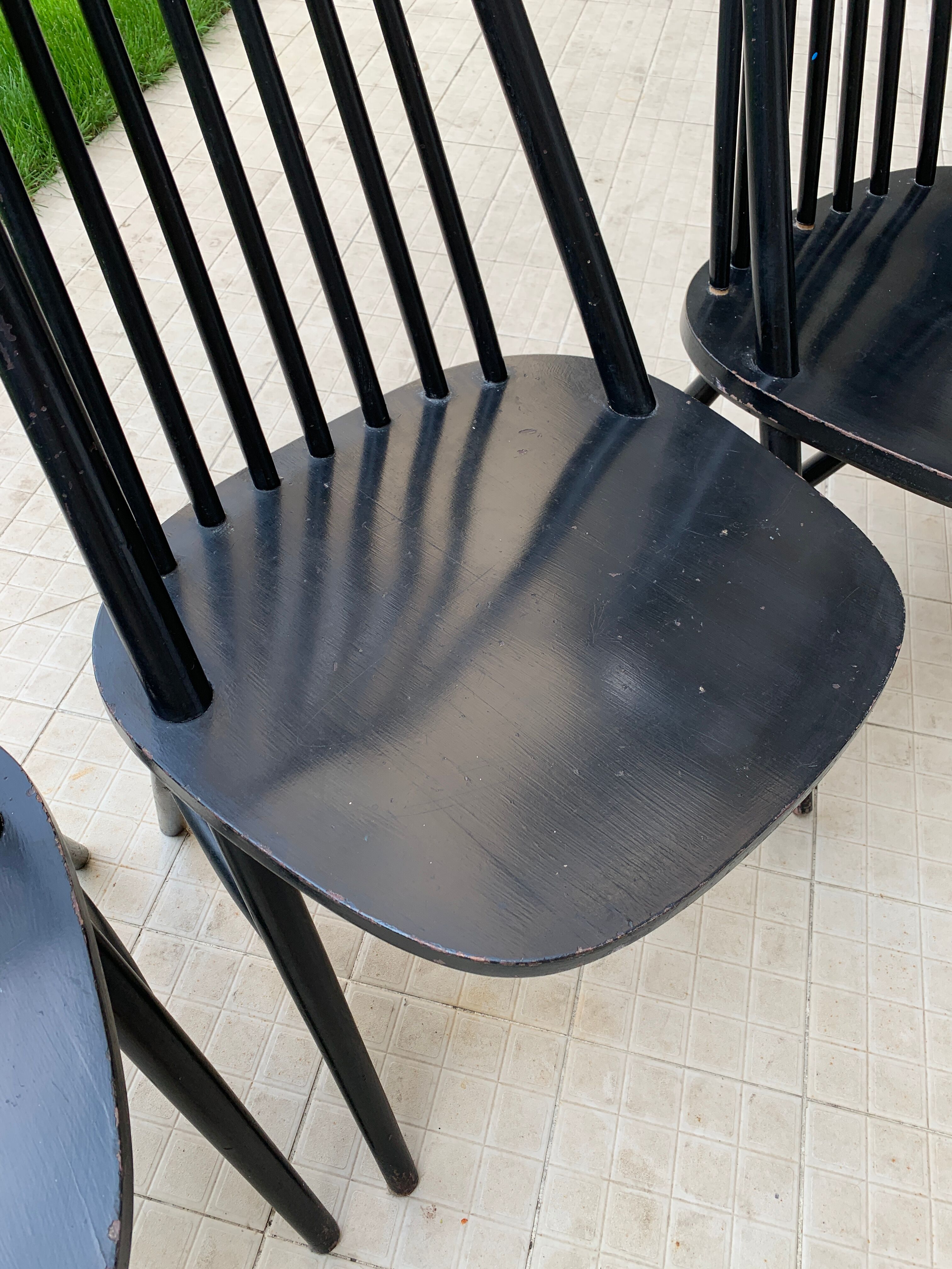 Set of 4 black chairs