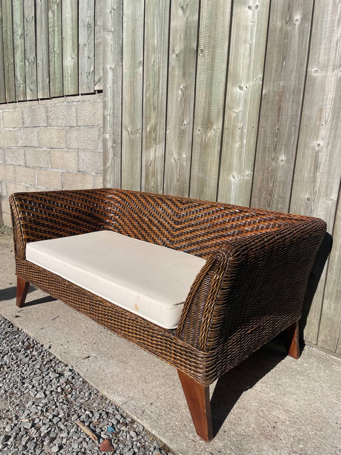 Wicker bench