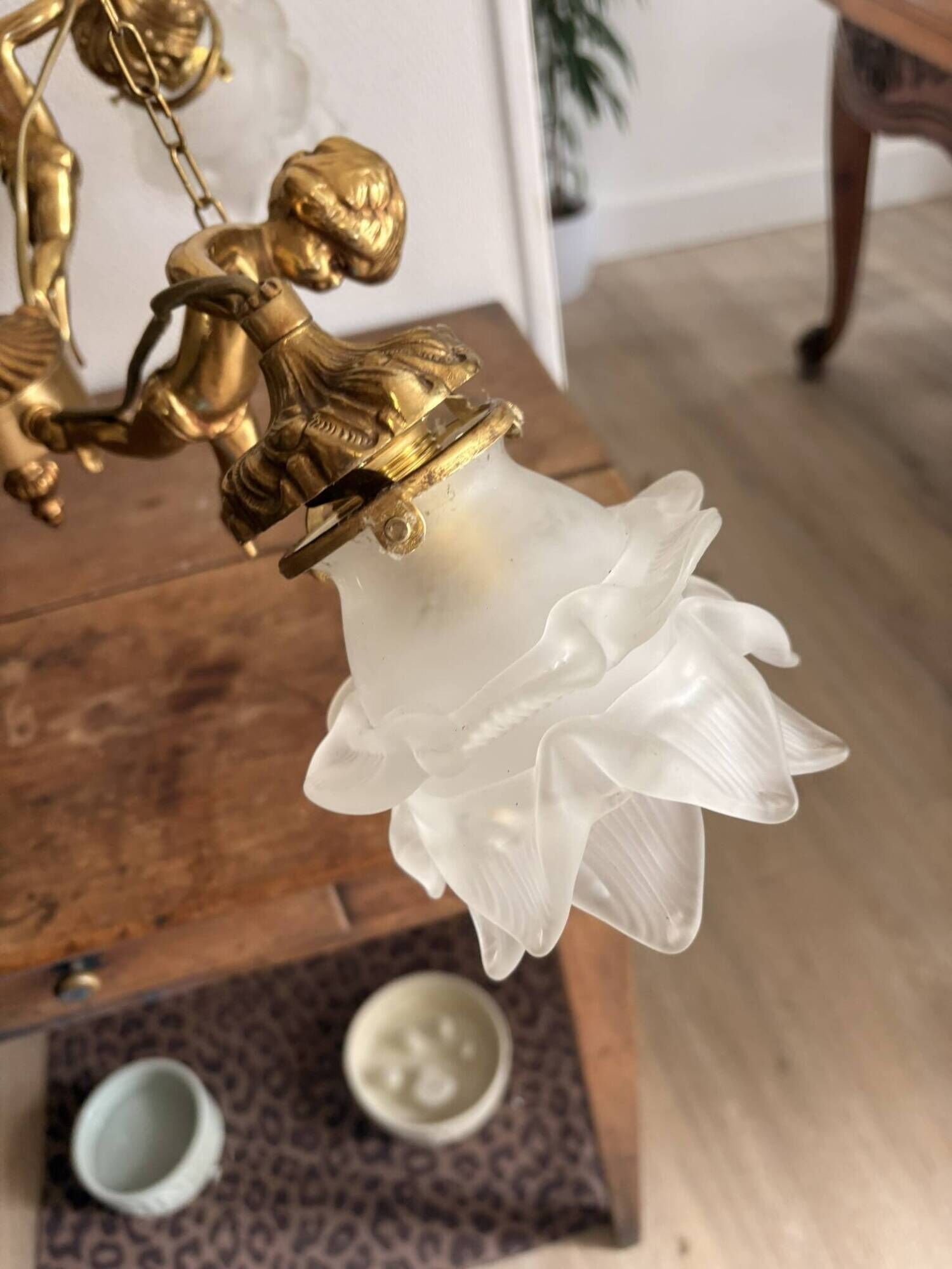 Golden bronze lustre with musical cherubs in vintage Louis XV style - lighting