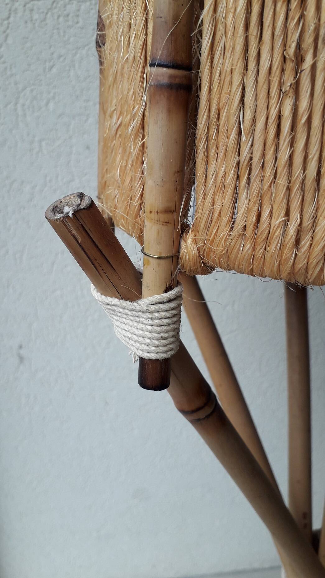 Lampadaire bambou et ficelle