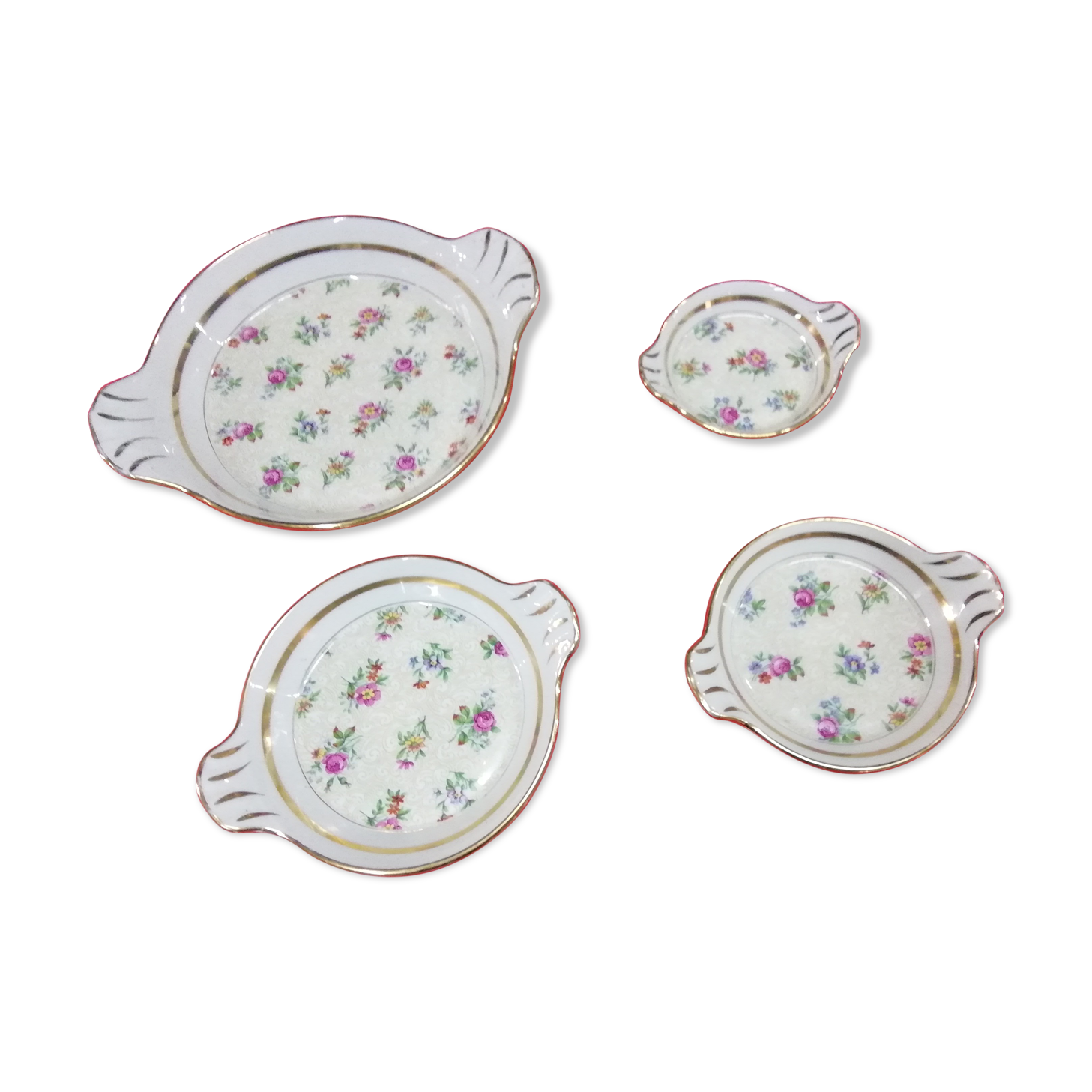 4 dishes or flowery ramekins