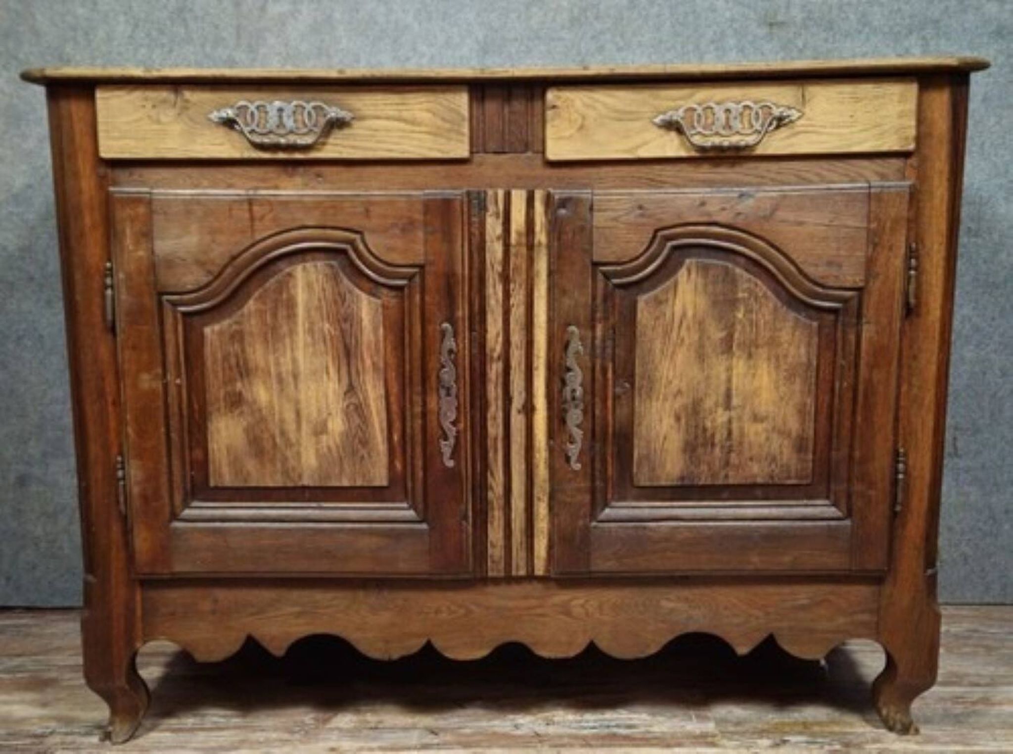 Buffet - bahut époque Louis XV en chene massif époque XVIIIeme