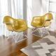 Paire de chaises coque LAR Eames pour Herman Miller avec des coussins en Naugahyde jaune.