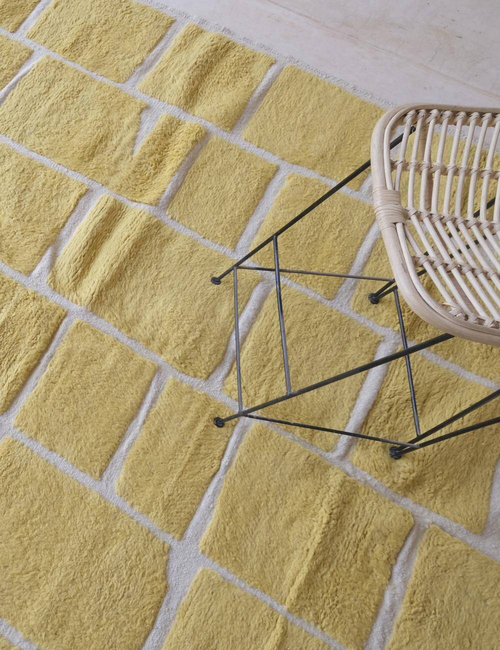 Tapis jaune contemporain