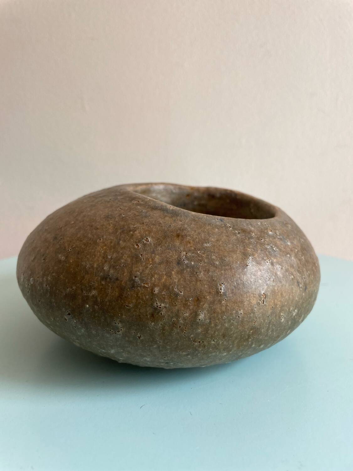 Ceramic sculpture pocket emptier by Gérald Olivier