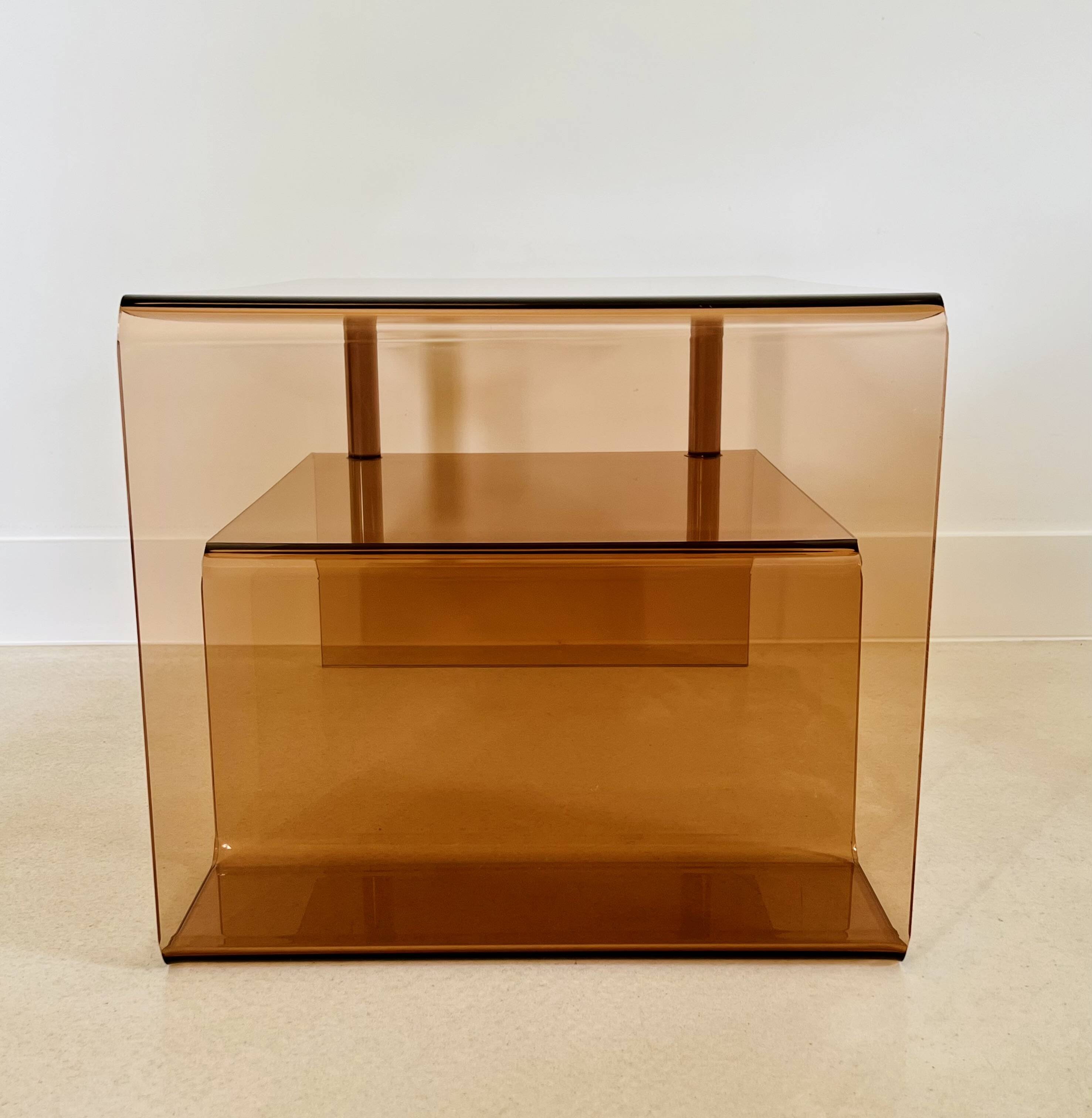 Table basse en altuglas par Michel Dumas, France années 70