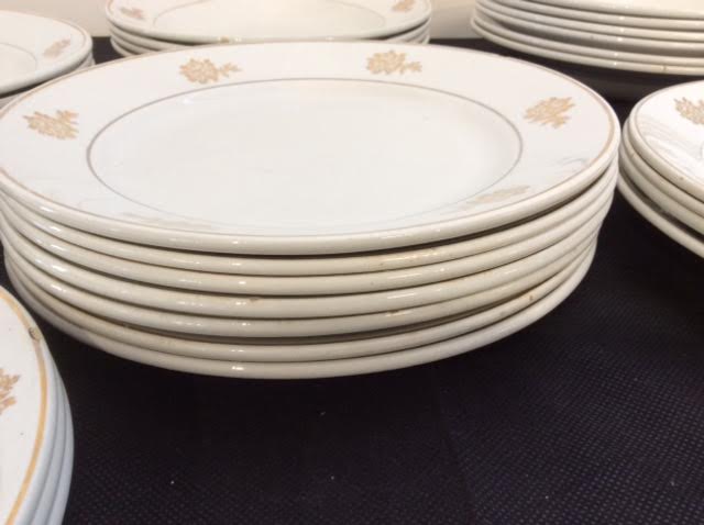 Service of 28 porcelain plates