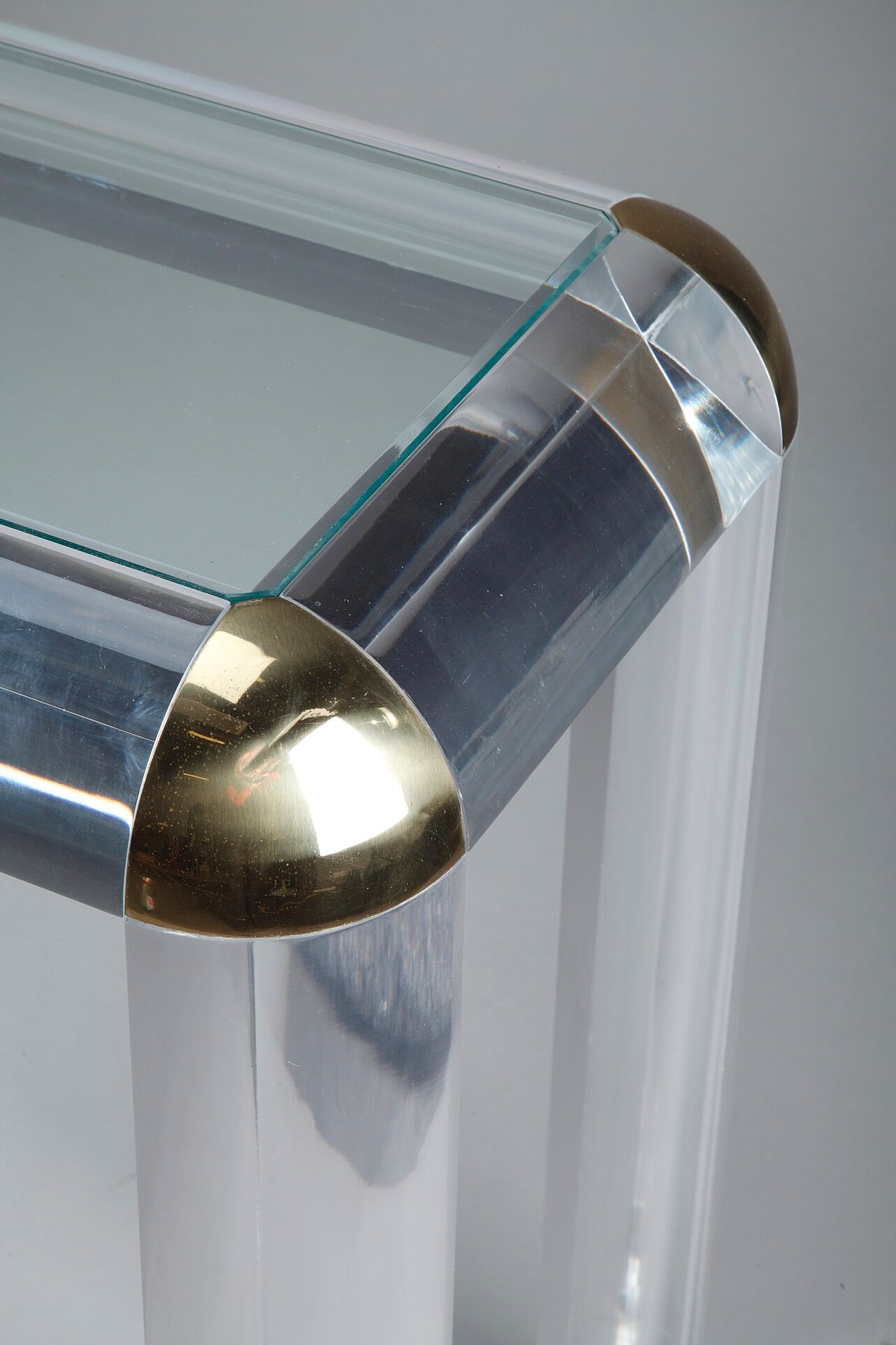 Console en plexiglas et laiton, maison roméo
