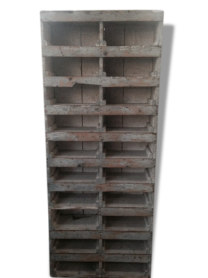 Etagère en bois peint
