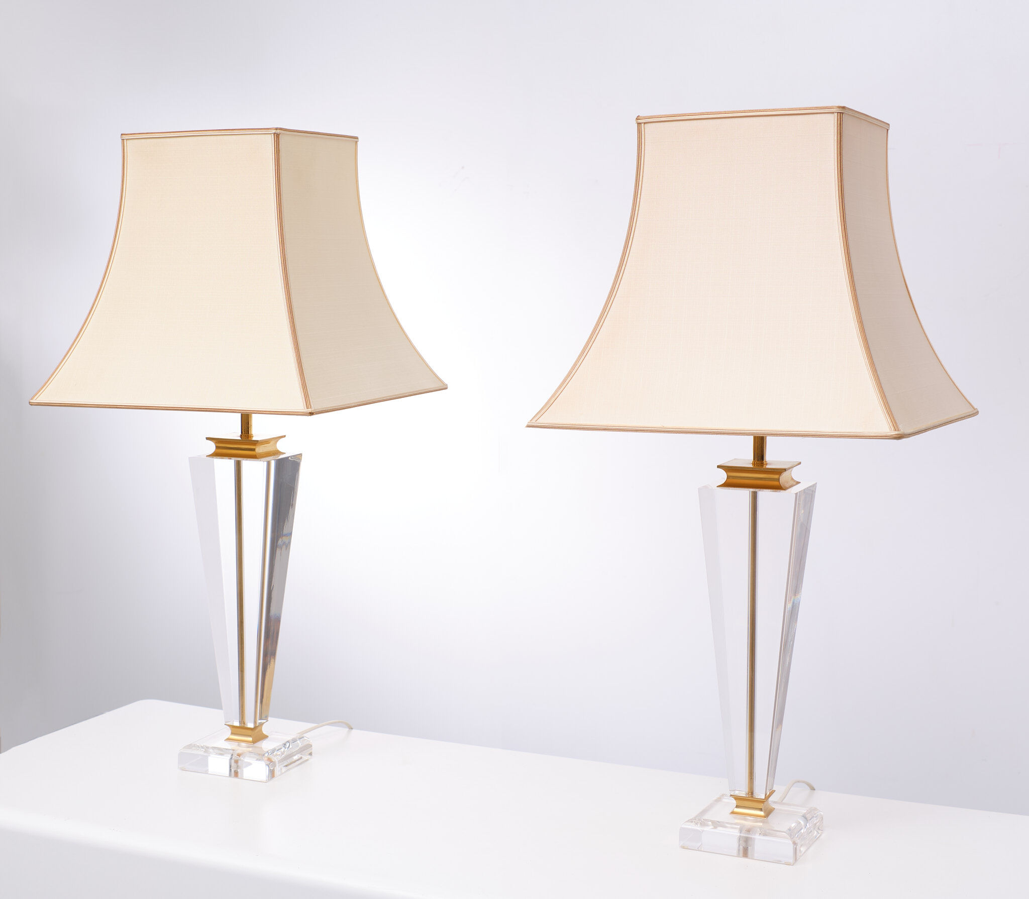 Paire de lampes de table Hollywood Regency lucite 1970 France
