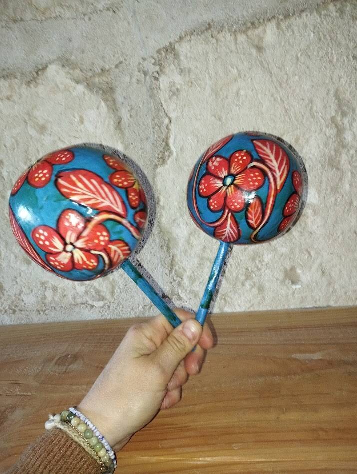 Pair of handmade Mexican maracas in painted gourd – 1960s/70s