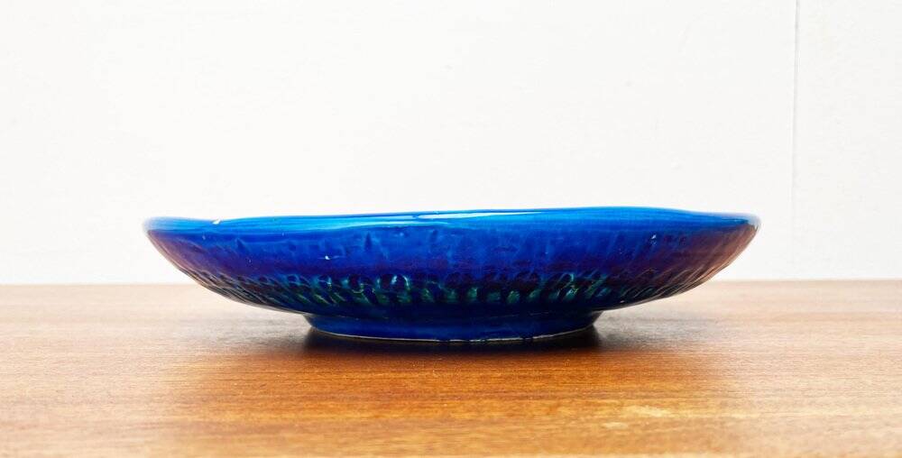Large wall plate Rimini Blu Italian mid-century by Aldo Londi for Bitossi, 1960s.