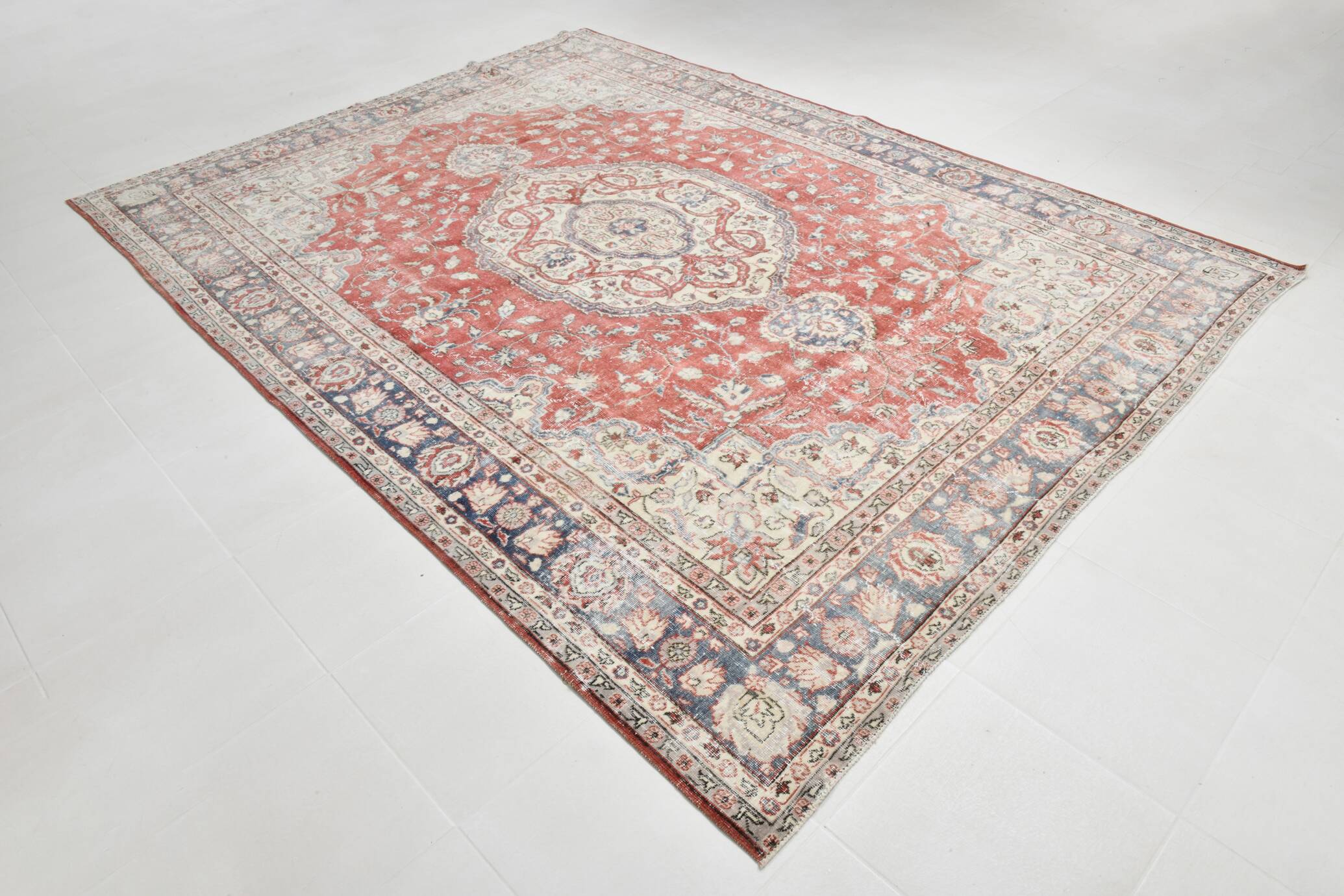 Red & Cream Vintage Persian Rug, 243x328Cm