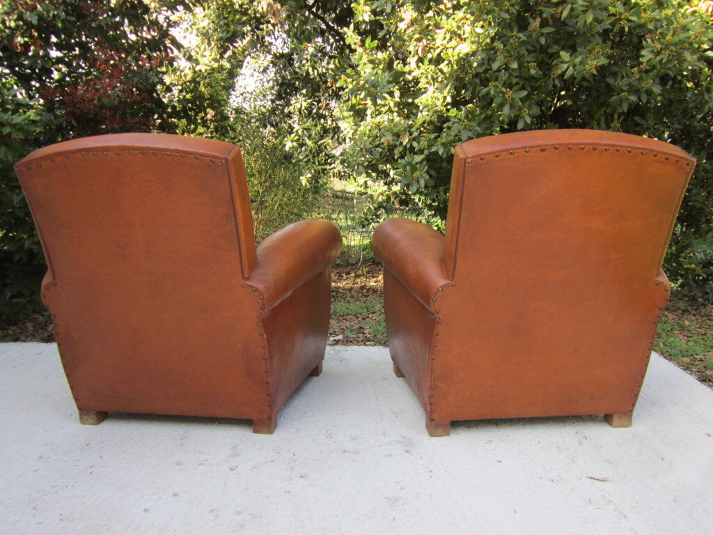 Paire de fauteuils club en cuir