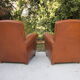 Paire de fauteuils club en cuir